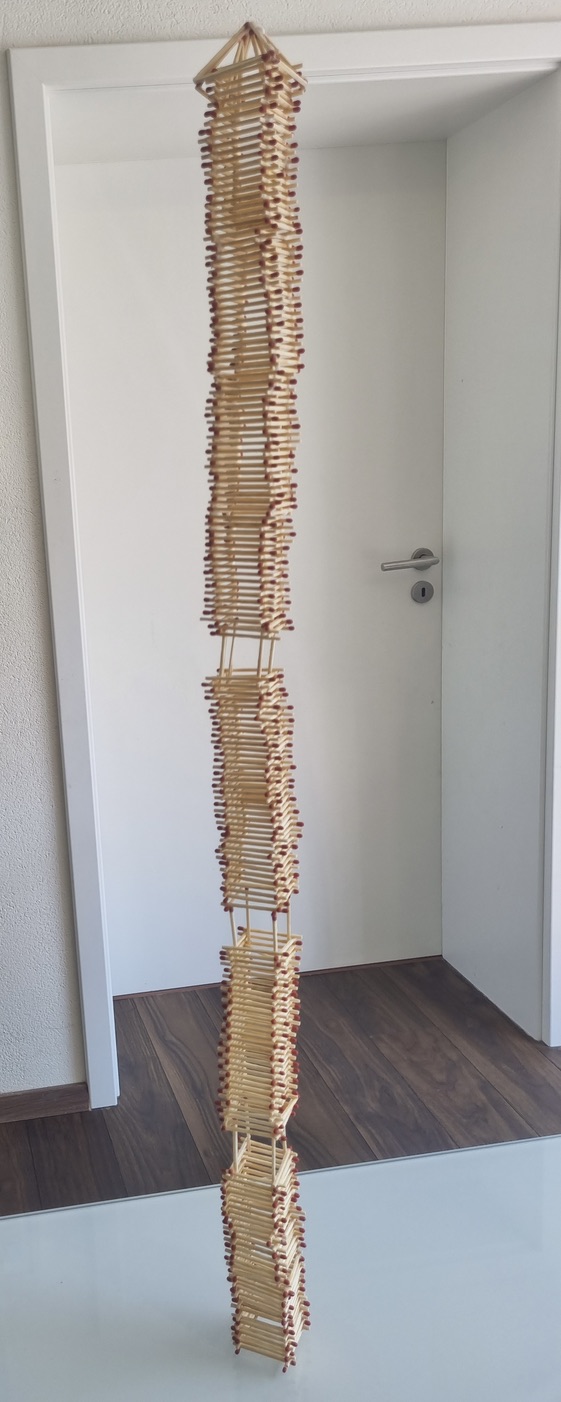 Dieser Streichholzturm ist 80 cm hoch geworden.