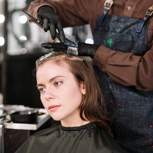 Beim Friseur, im Kosmetikstudio, im Nagelstudio etc.