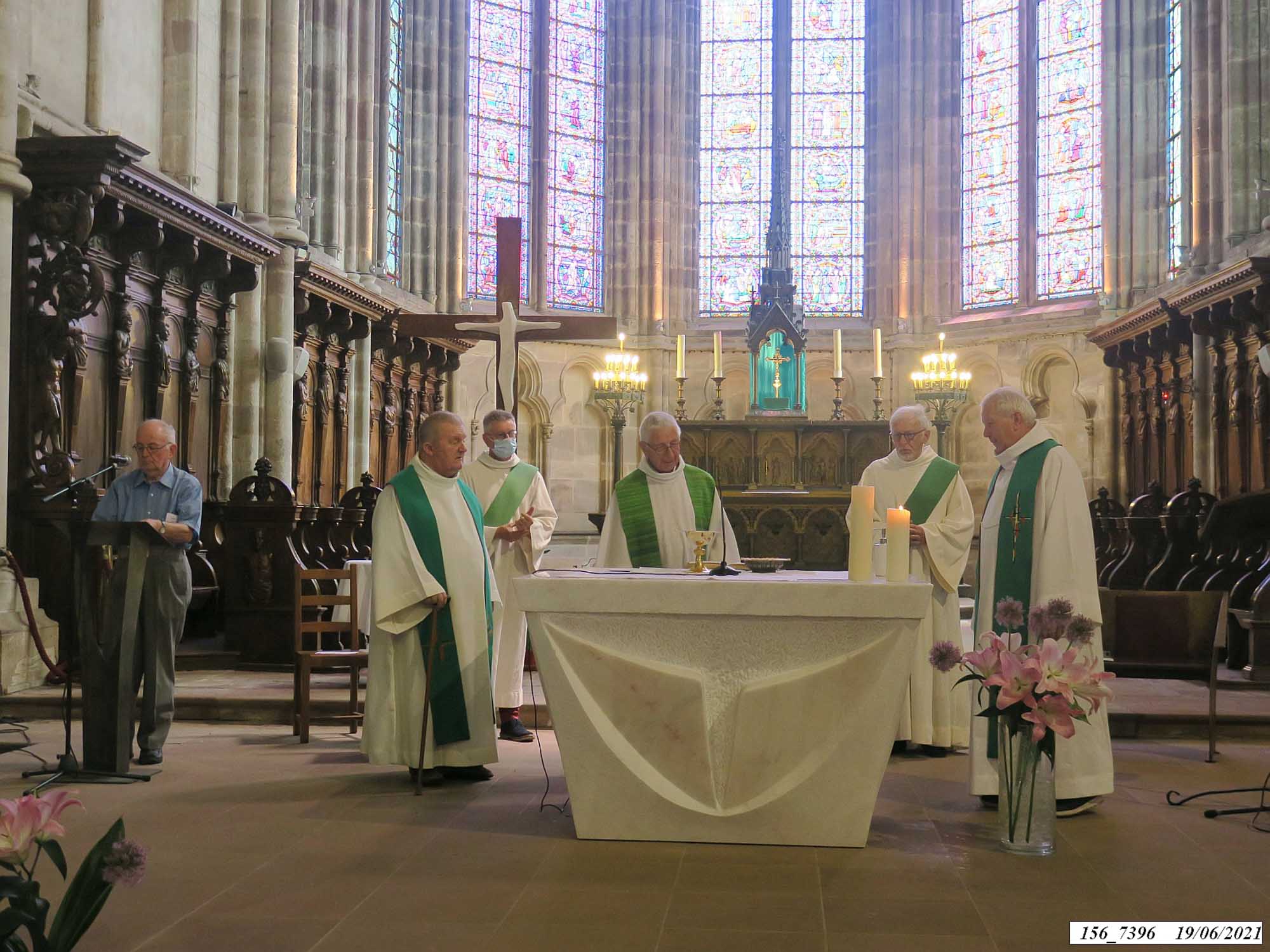 La célébration à la Basilique par père Norbert Pétot et 3 prêtres et 2 diacres