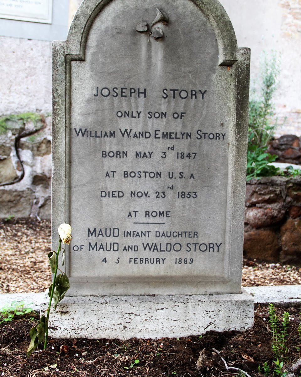 La tomba del primogenito della coppia morto a sei anni
