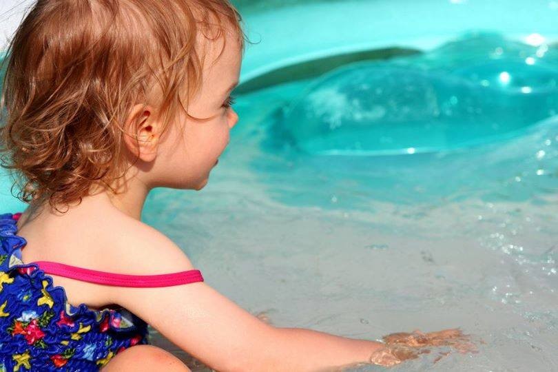 Piscine au Camping Le Moulin des Donnes