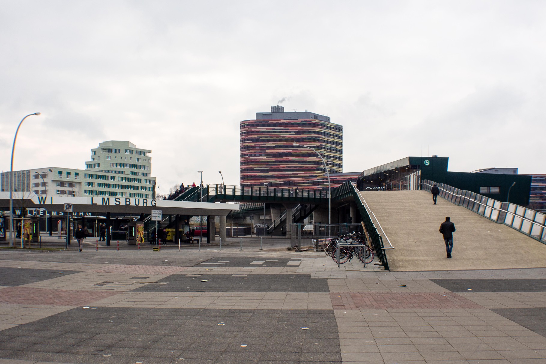 S Bahnhof Wilhelmsburg und Fußgängerbrücke