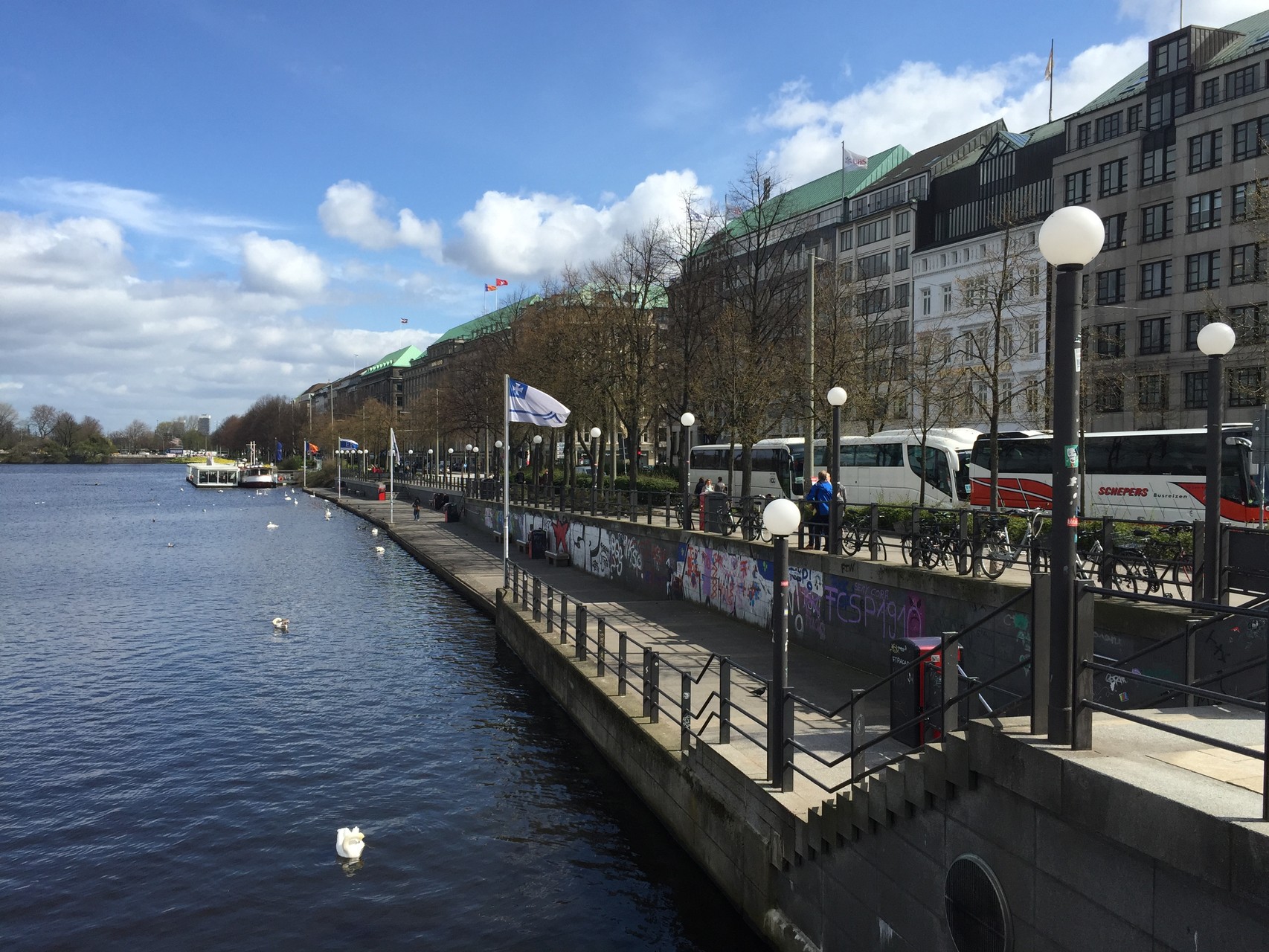 Alsterschiff Galatea - Bei Bruni am Ballindamm