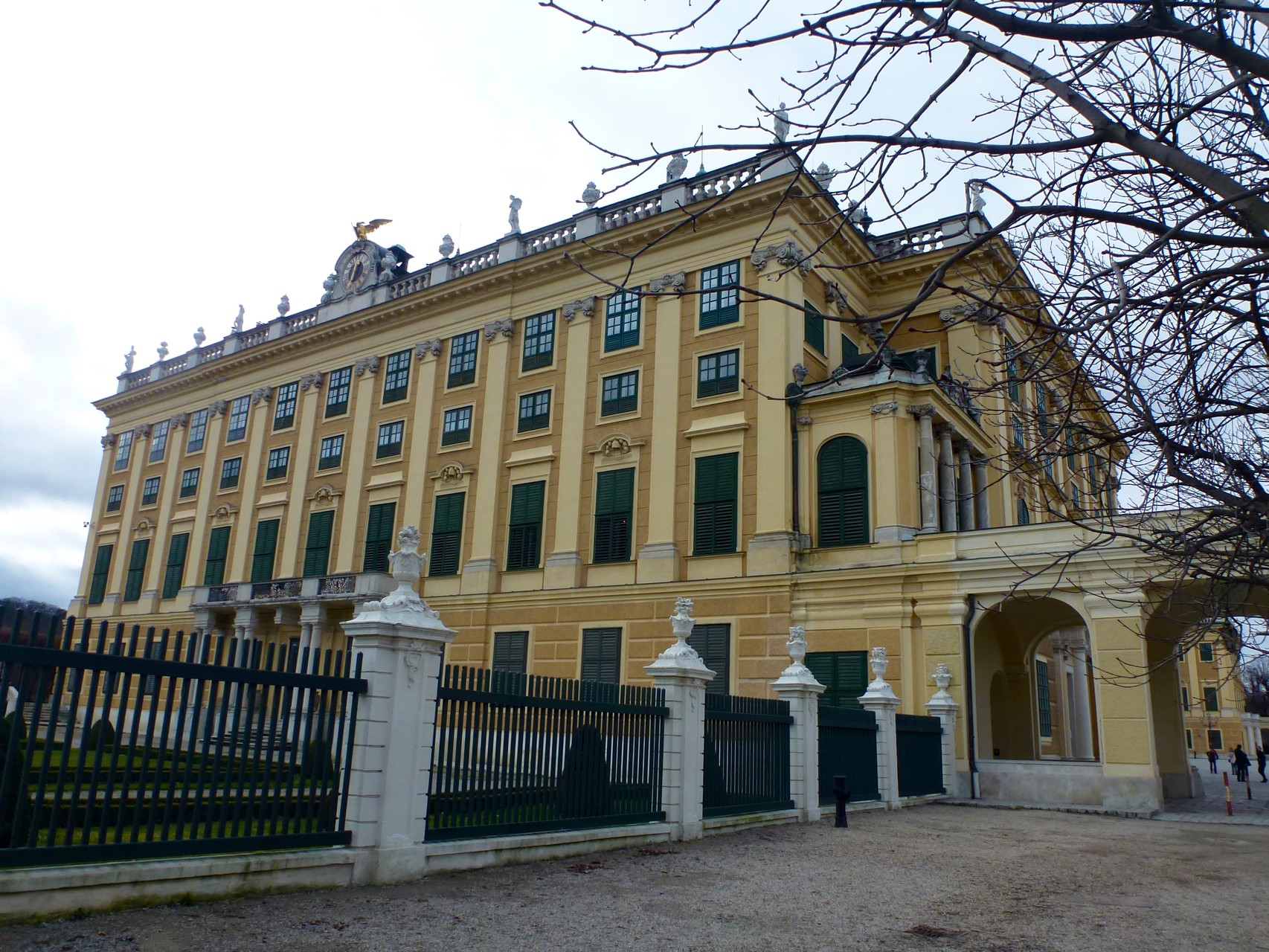 Seitlicher Blick aufs Schloss
