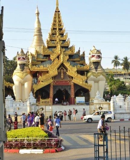 Bild: Shwedagon Pagode in Yangon / Myanmar 