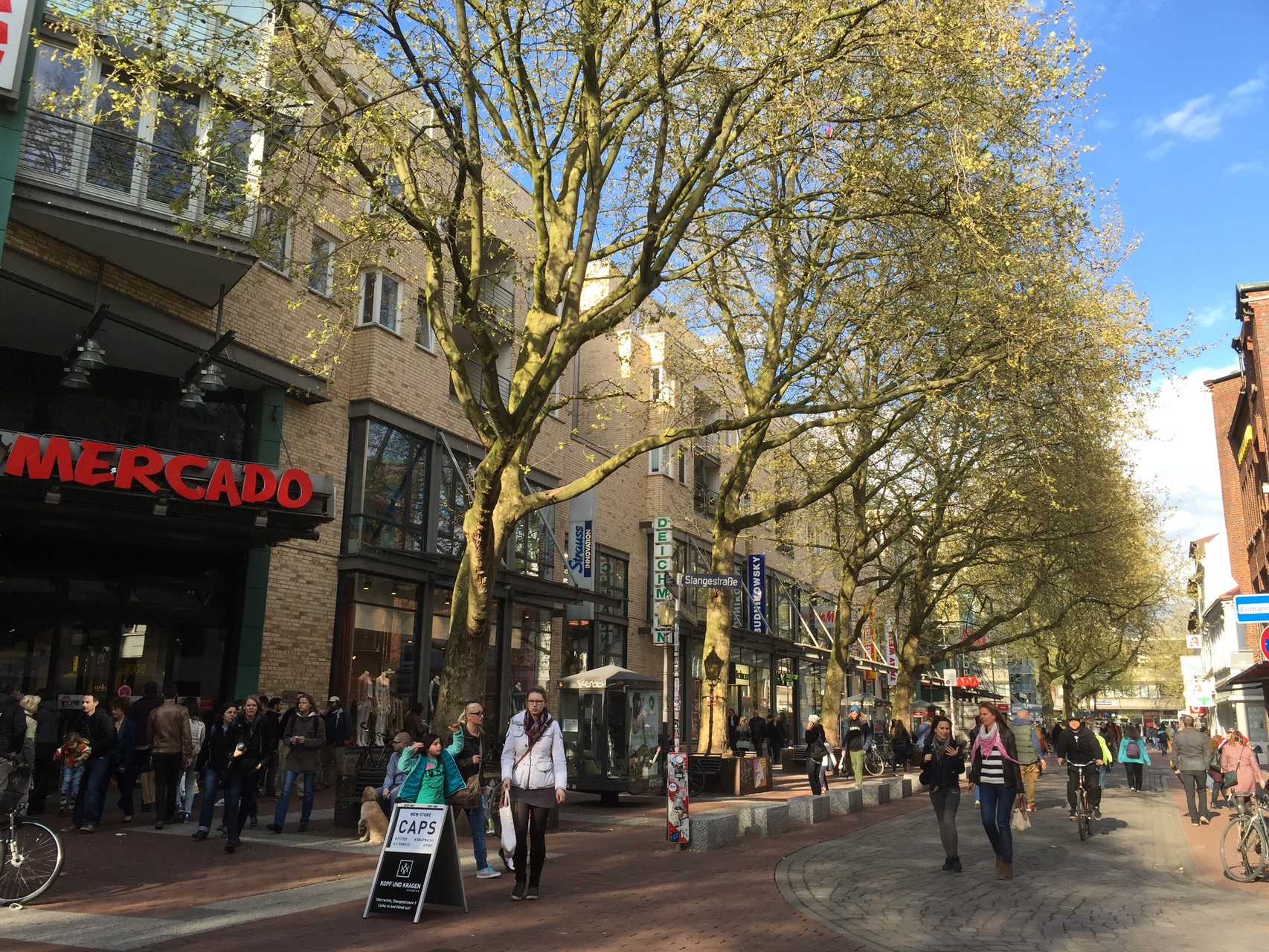 Einkaufsstraße Ottenser Hauptstraße