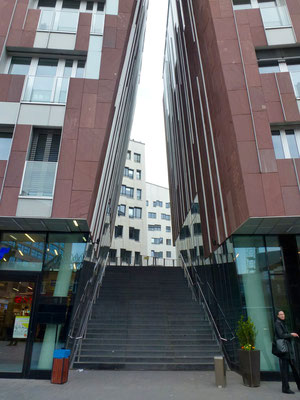 Bild: Überseeboulevard Häuserschlucht