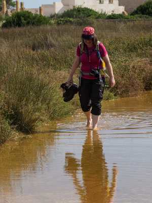 Bild: Judith geht durchs Wasser