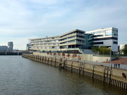 Bild: HafenCity-Universität vom Wasser aus