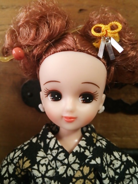 リカちゃんのお人形（日焼け、着物）カラー髪の毛