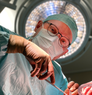 Dr. Georg Tentschert ist Facharzt für Chirurgie, Chirurg in Wien, zertifizierter Adipositas Chirurg bei den Barmherzigen Schwestern Wien.