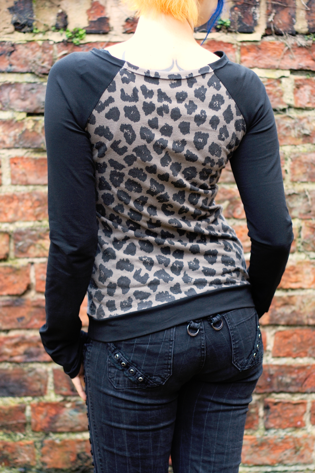 Zweites Leben für den Leopard - Raglanshirt hinten - Zebraspider DIY Anti-Fashion Blog