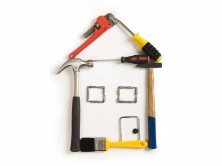 ArtigianinSquadra è un gruppo di professionisti specializzati nella ristrutturazione edilizia e nella realizzazione di impianti elettrici ed idraulici.