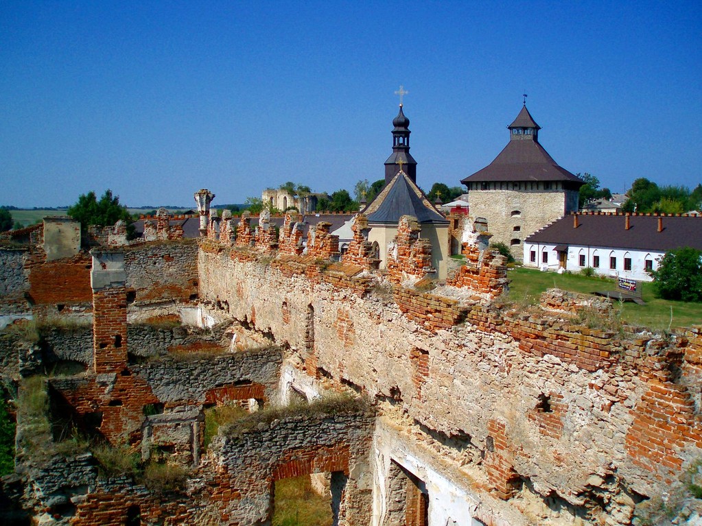 Палац в руїнах.