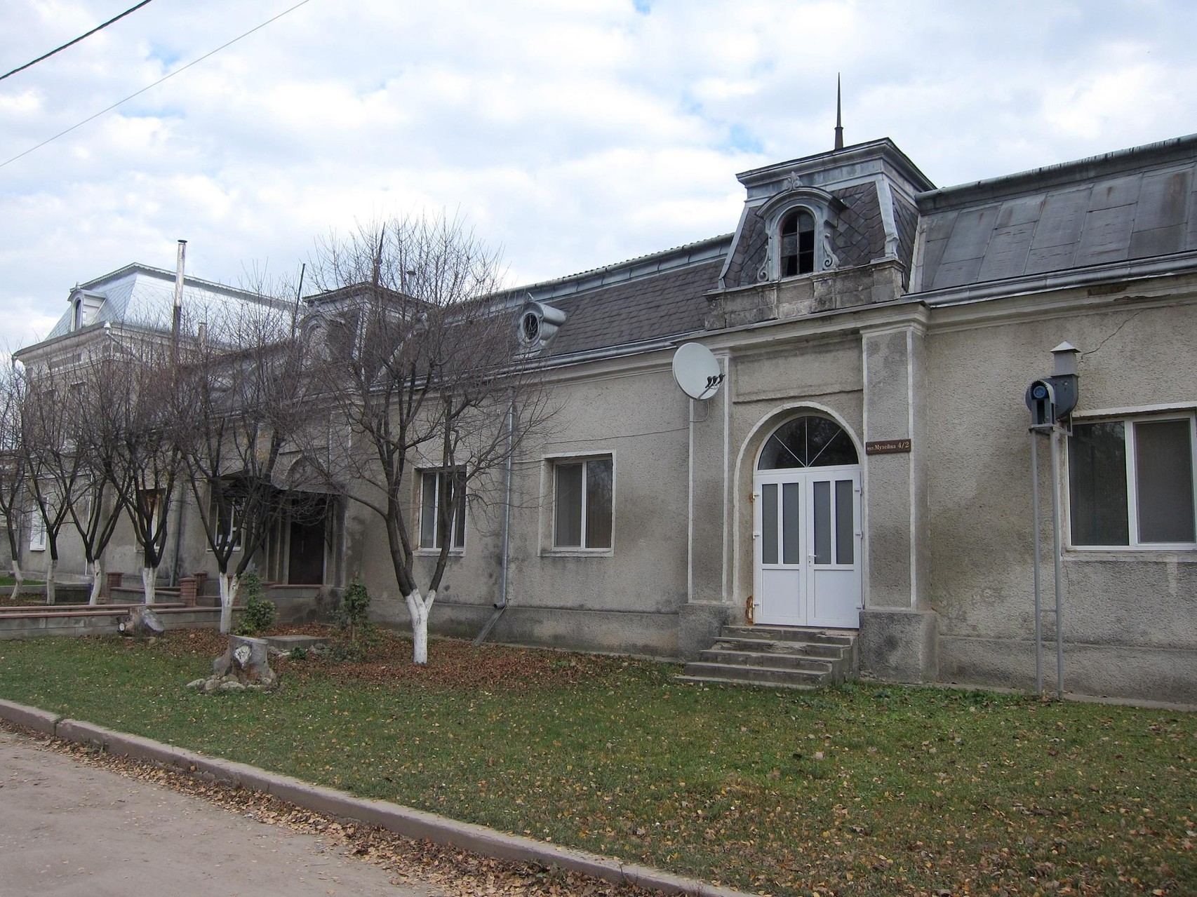 Палацова споруда служб 4