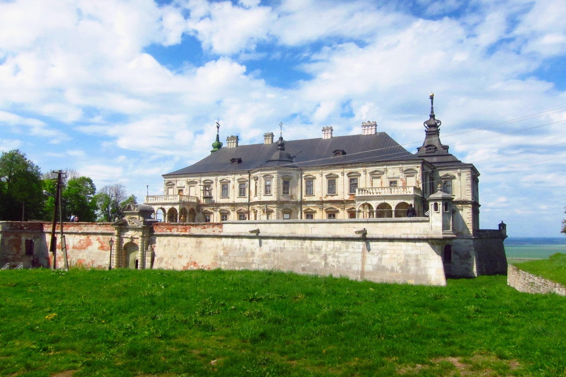 ПРОГУЛЯНКА ЗАМКОМ - castles, замки, палаци, фортеці,
