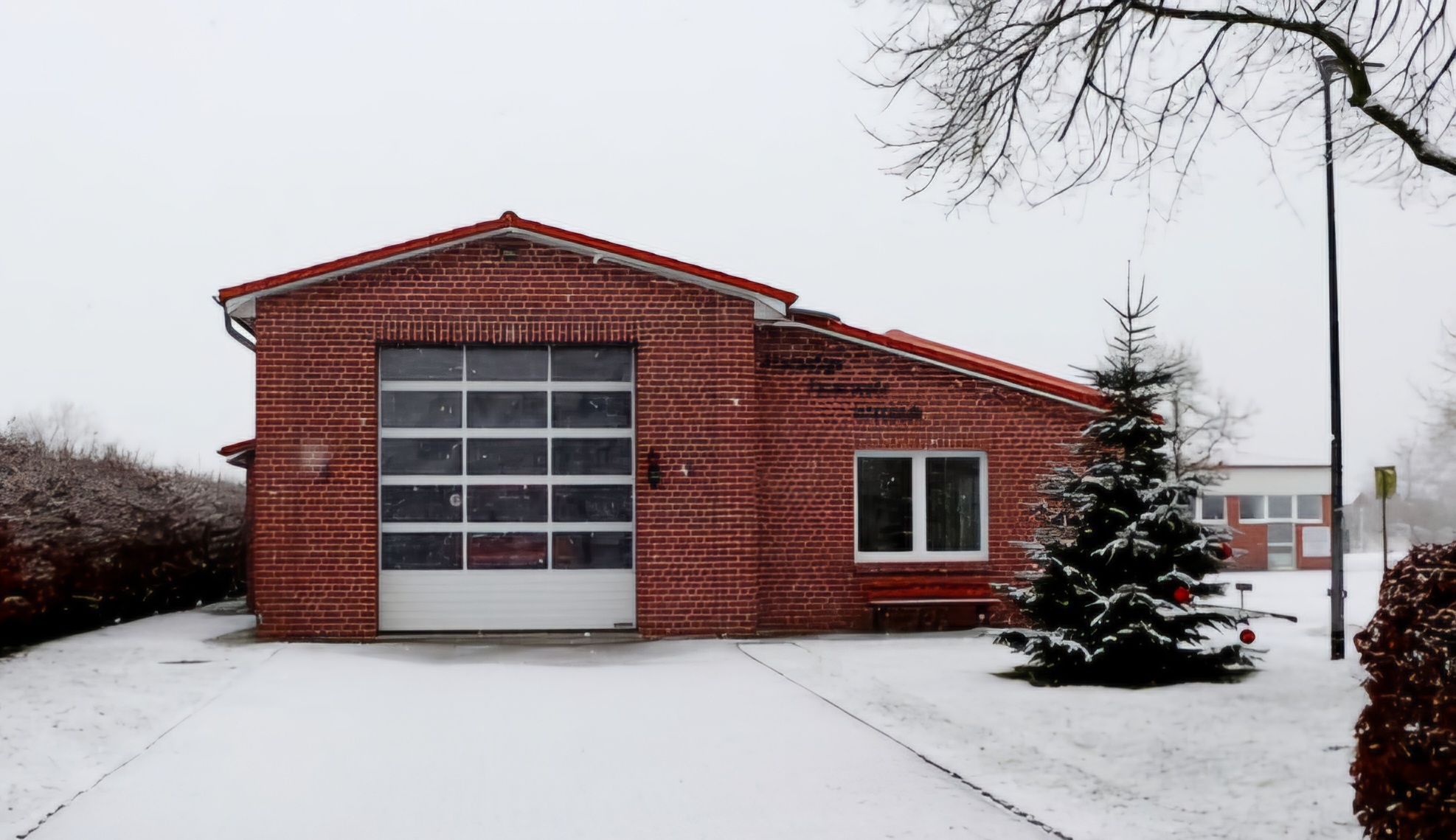 Foto: Feuerwehrhaus im Winter