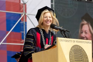 Amy Gutmann s'adresse aux diplômés de l'Université de Pennsylvanie en 2009