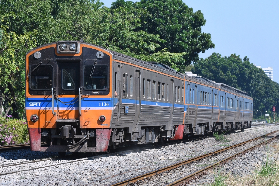 ▲THN型4連の急行列車