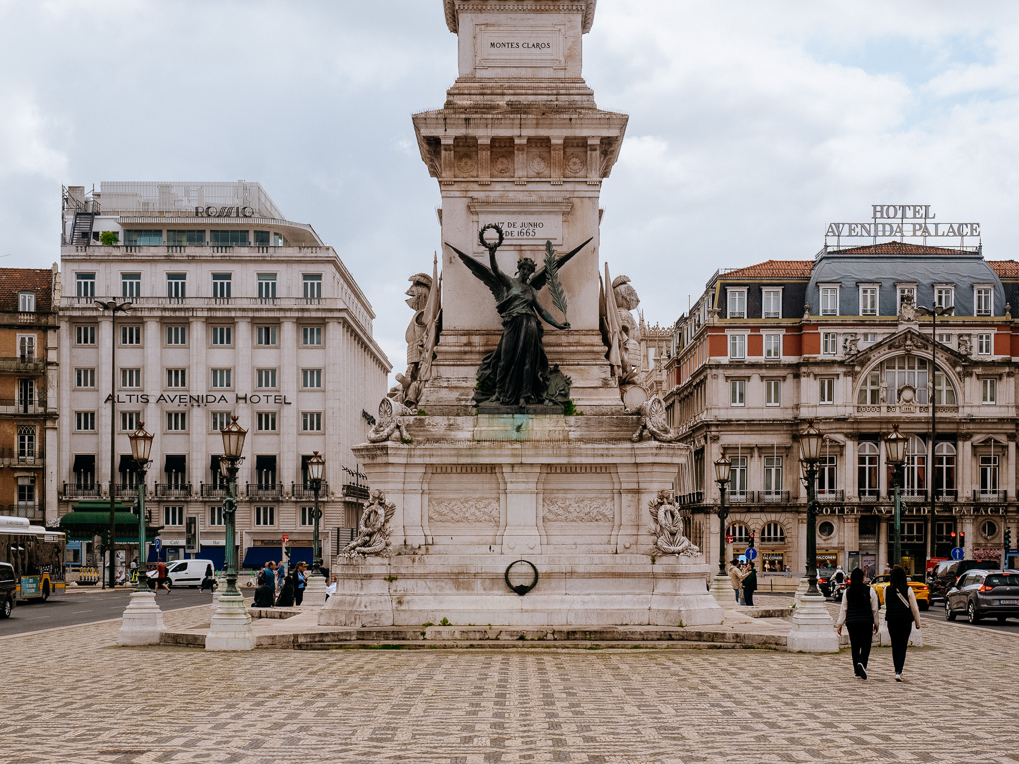 Praça dos Restauradores and its towering obelisk at its center