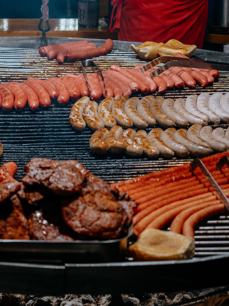 Bratwurst, Römer, Römerberg, Frankfurt, Christmas Market, Weihnachtsmarkt, Town Hall, Altstadt, Old Town