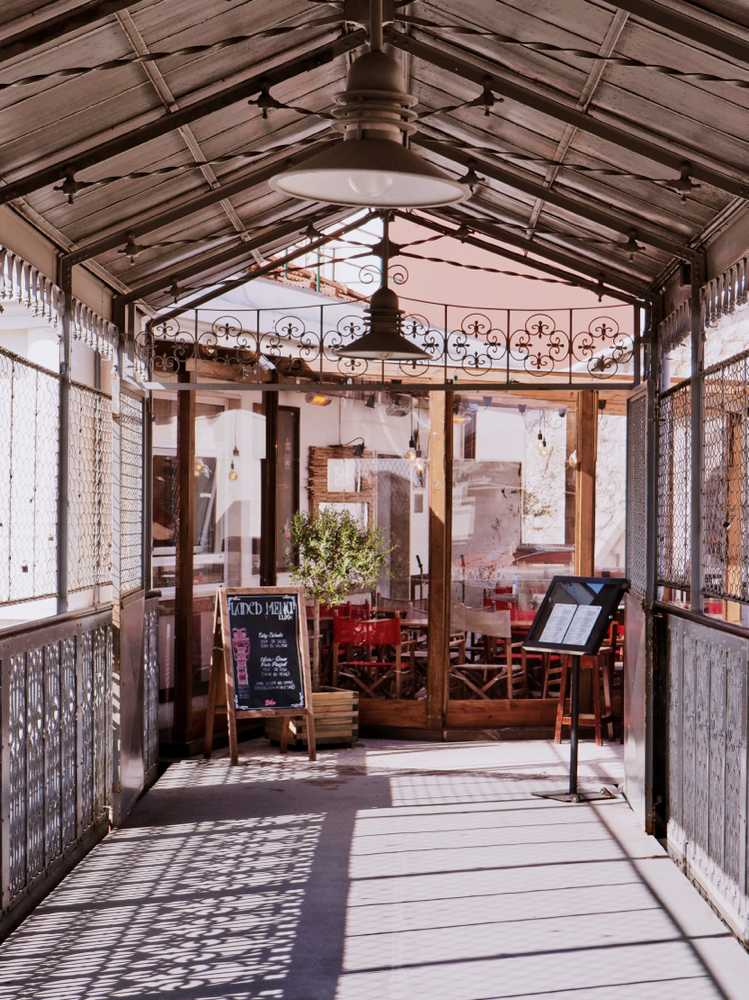 Passway connecting Santa Justa to Chiado