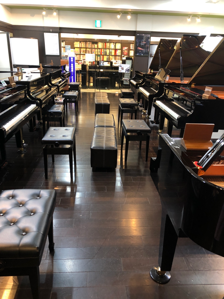 ヤマハスガナミ経堂店にてグランドピアノの試弾に♪ヤマハもご紹介可能です。