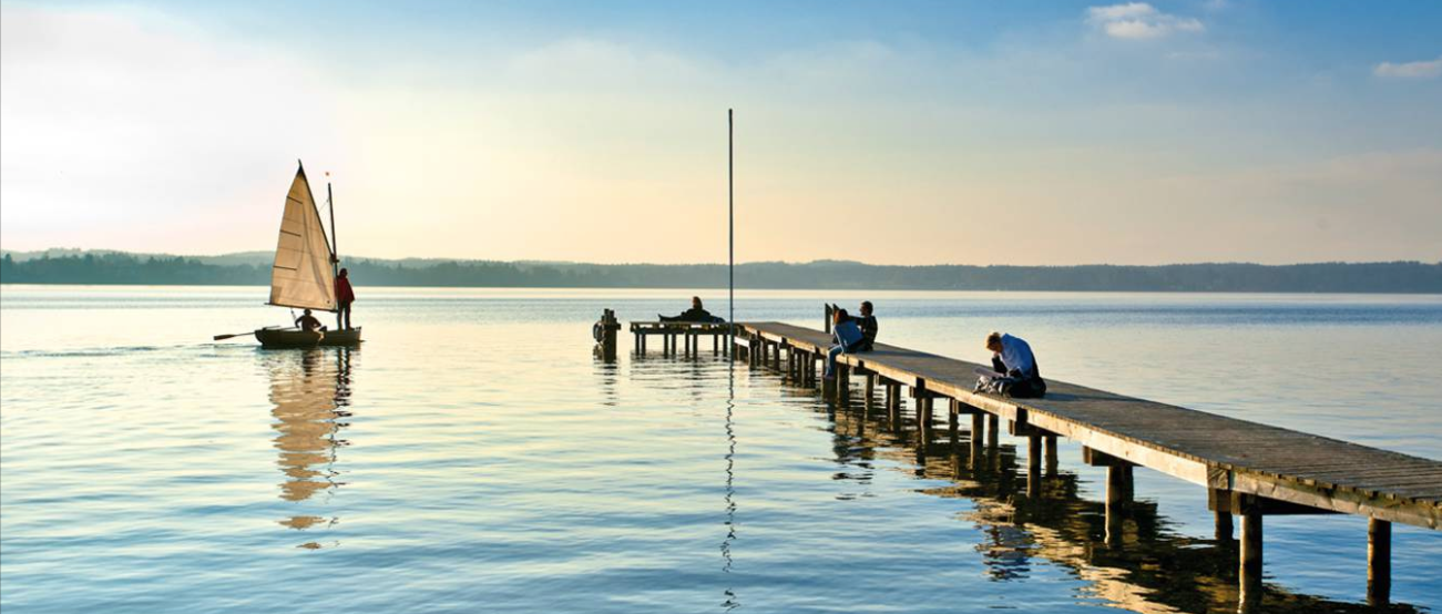 Never sailed before? There are sailing schools in Starnberg and Tutzing.