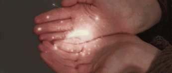 Partage lumière / lien de mains en mains