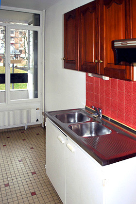 prima...cucina vecchia e si vede, rivestimenti e mobili misti...