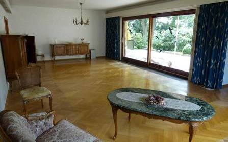 prima...bello spazio ma arredamento datato