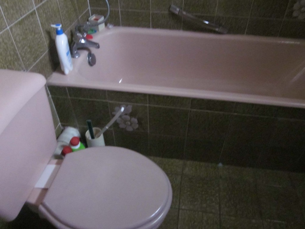 prima...Tipico bagno anni 70