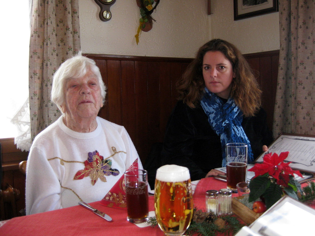 Oma und Chrissie