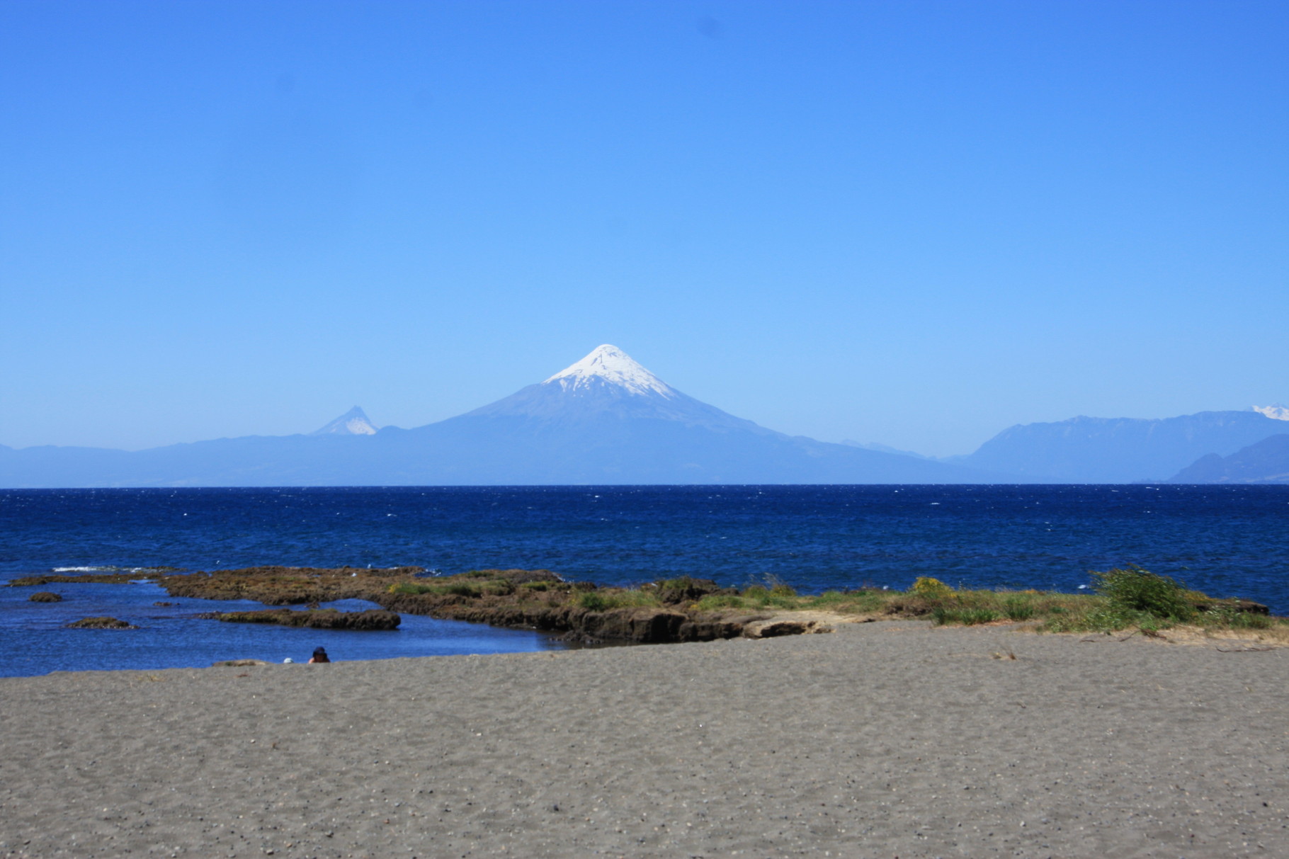 Blick vom Zelt auf den Vulkan Osorno