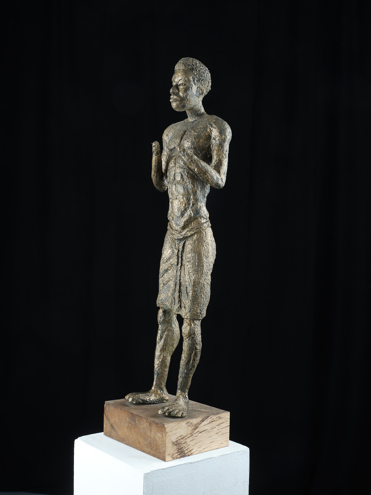 Carlos Wamba_Les mains coupées_2020_papier mâché_50x20_300€