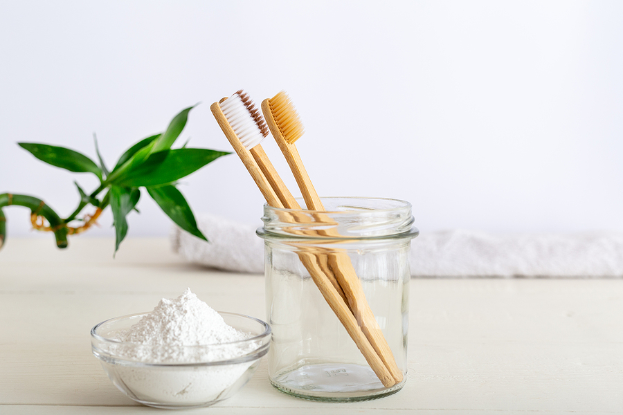 5 Reasons To Consider Switching To Natural Tooth Powders