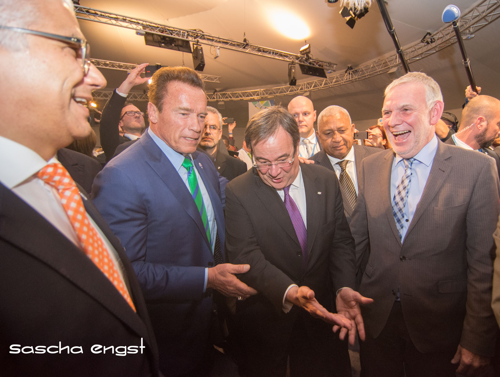 Arnold Schwarzenegger mit NRW-Ministerpräsident Armin Laschet, Fijis Premierminister Frank Bainimarama und Staatssekretär Jochen Flasbarth bei der COP23
