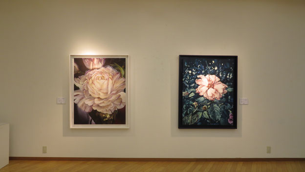 左「hers」2016年 F50号　紙、透明水彩、アクリル 　　右「 She was in bloom 」2017年  F50号　紙、水彩、アクリル