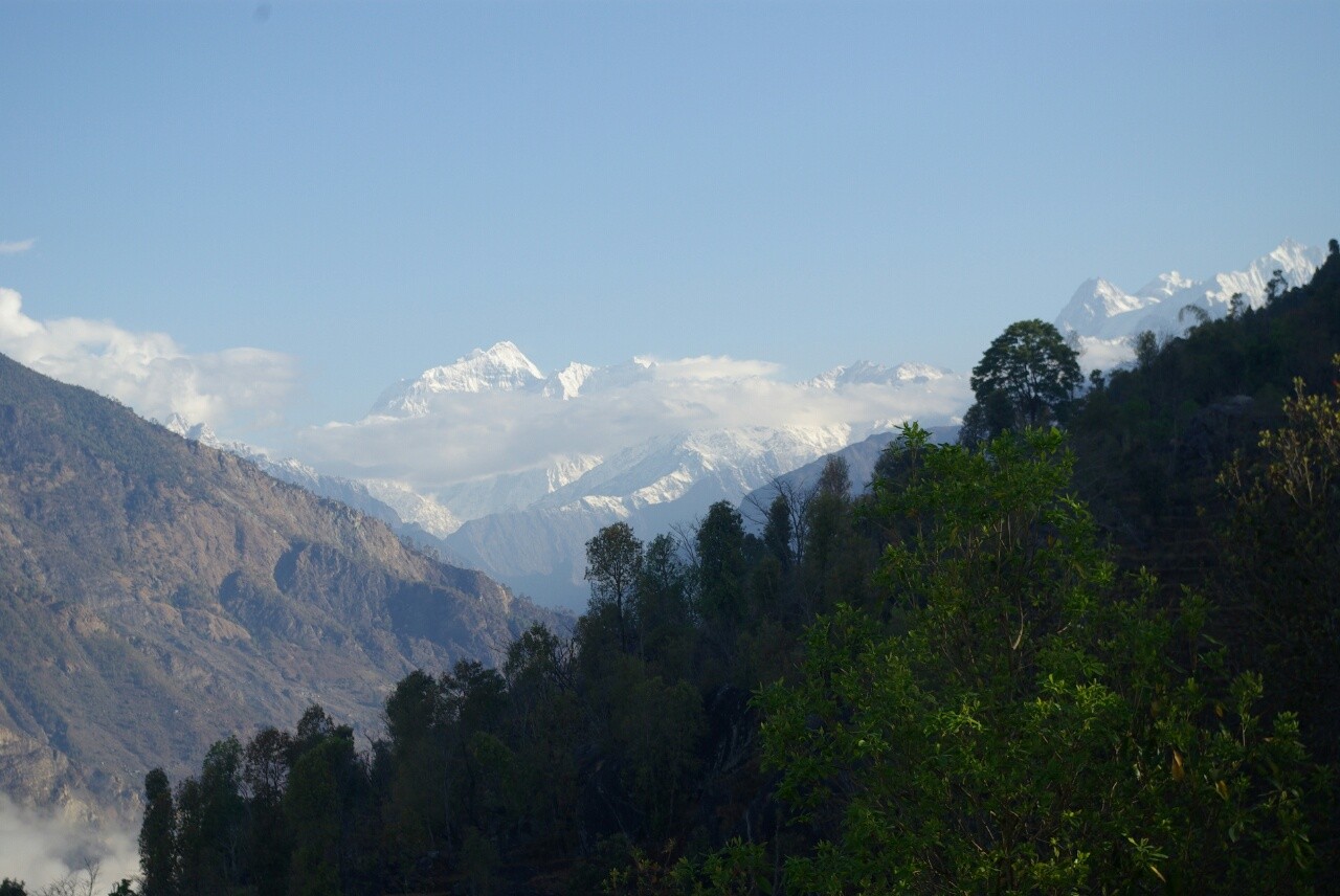 Aussicht auf dem Schulweg Richtung Manaslu