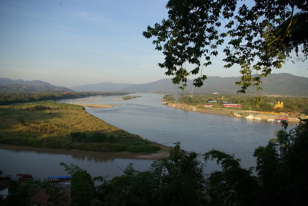 Dreiländereck: links-Laos, rechts-Myanmar, im Vordergrund-Thailand