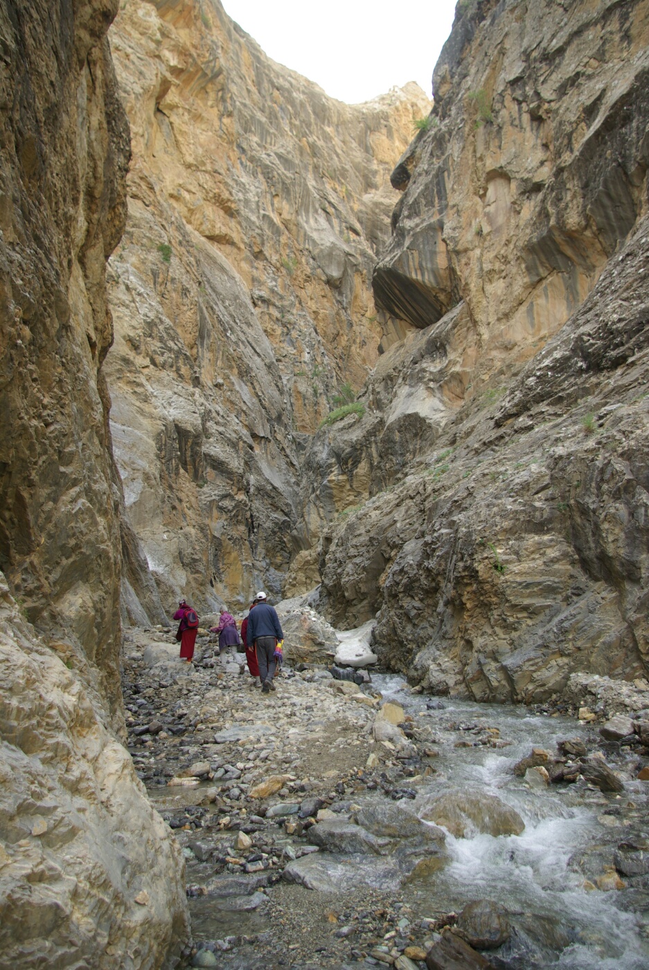 Phokar, Padmasambhava: ...doch bald nur noch Felsen