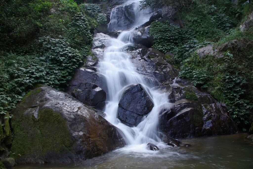 Weil er so schön ist, nochmals der Wasserfall.