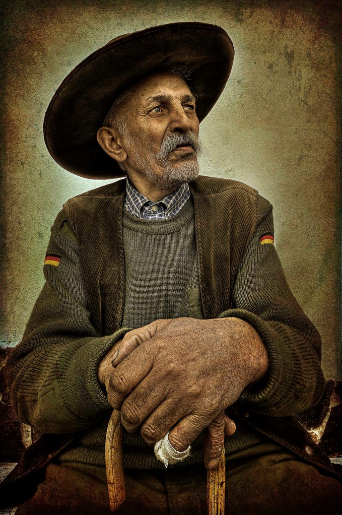 Premfoto 2012 - Ede Tordai AFIAP (Romania) Gipsy - Ţigan