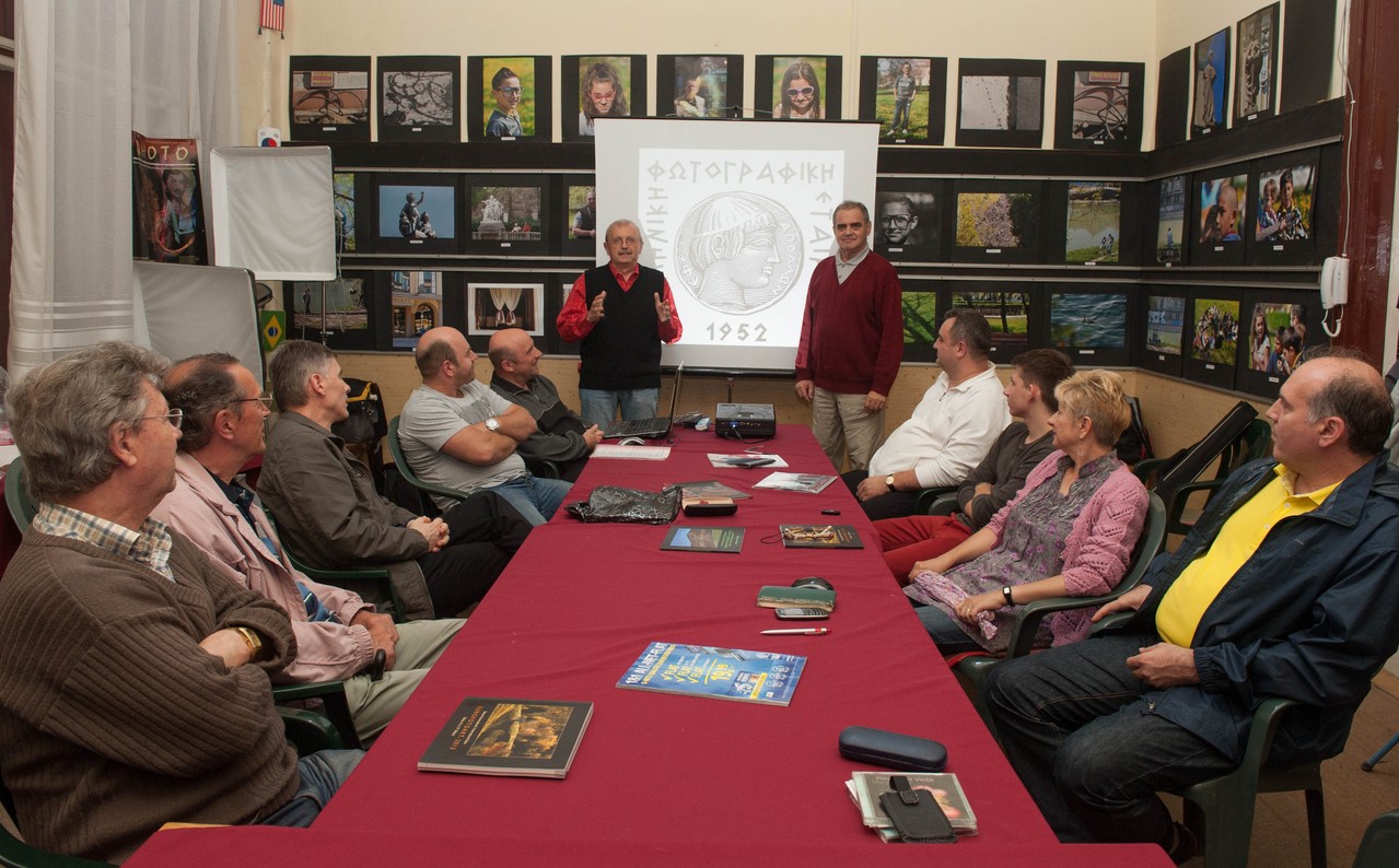 Proiecţie de digiporamă din lucrările membrilor Hellenic Photography Society - sala Studio - Palatul Vulturul Negru Oradea - 22 mai 2013