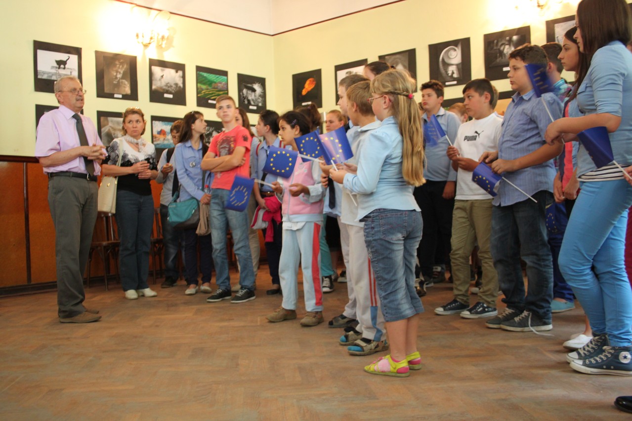 Vernisajul Expoziţiei internaţionale EUROPA FOTOGRAFILOR, la Primăria din Aleşd în cadrul Festiv. Fotografiei Europene - 10 mai 2013