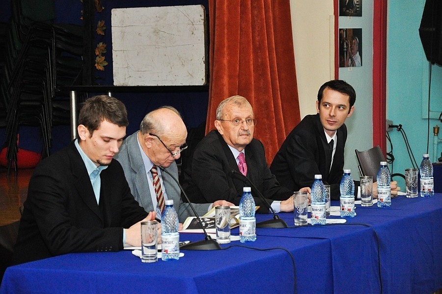 Romániai Zsidók országos szalon mengnyitója a Bukaresti Zsidó Közösségi Központban, 2013 december 15-én