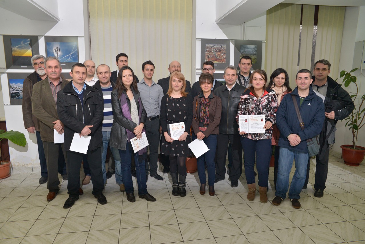 Vernisajul expoziţiei DEBUT ale absolvenţilor cursului digital (seria B) în Galeria Euro Foto Art - 03 aprilie 2013