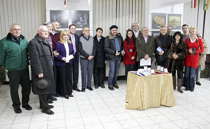 Fotografie de grup în amintirea vernisajului