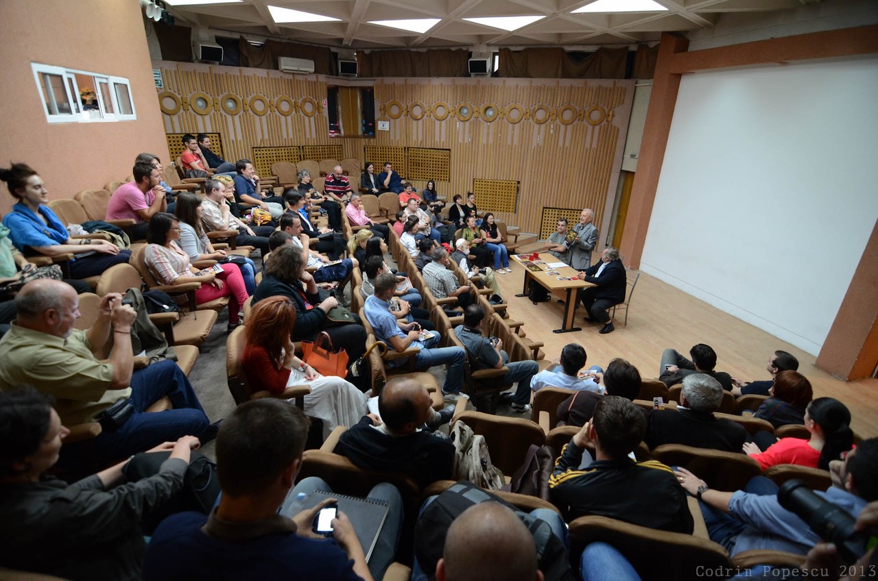Festivitatea de închidere a ed. a doua a Festivalului Fotografiei Europene - Sala Amfiteatru a Casei de Cultură a Municipiului Iaşi - 31 mai 2013