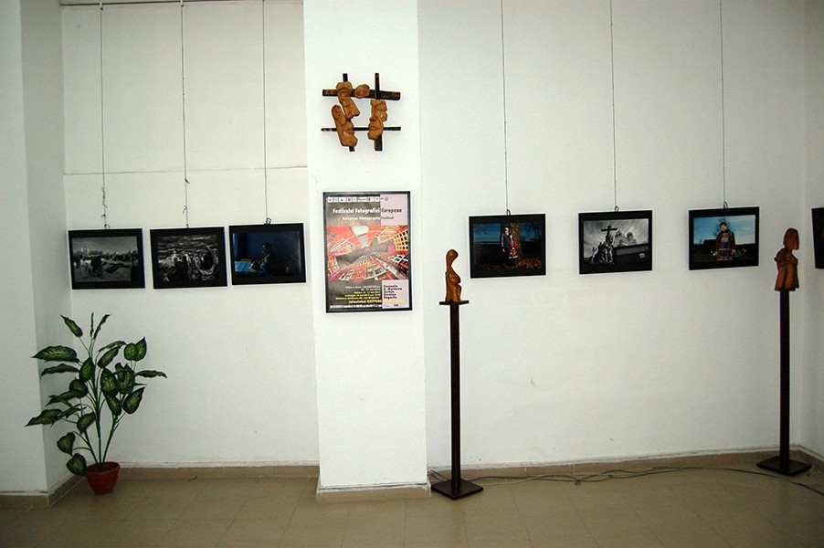 Expoziţia membrilor Fotoclubului Cetverg din Ekaterinburg (Federaţia Rusă) vernisată la Biblioteca din Slatina - 10 mai 2013